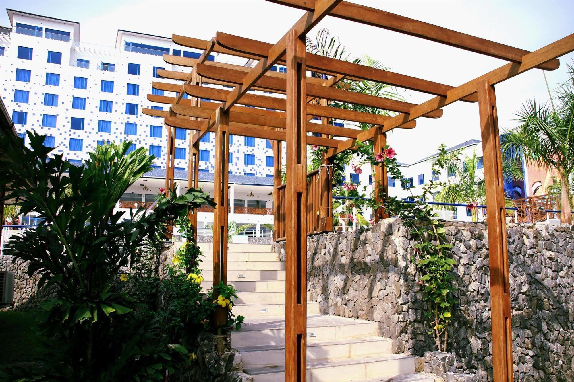 Best Western Plus Serene Atlantic Hotel Sekondi-Takoradi Экстерьер фото